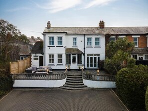 Exterior - 4 Bed in Padstow (oc-b617425) (Padstow)