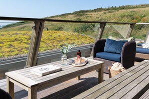 Outdoor dining - 3 Bed in Watergate Bay (oc-b597580) (Tregurrian)