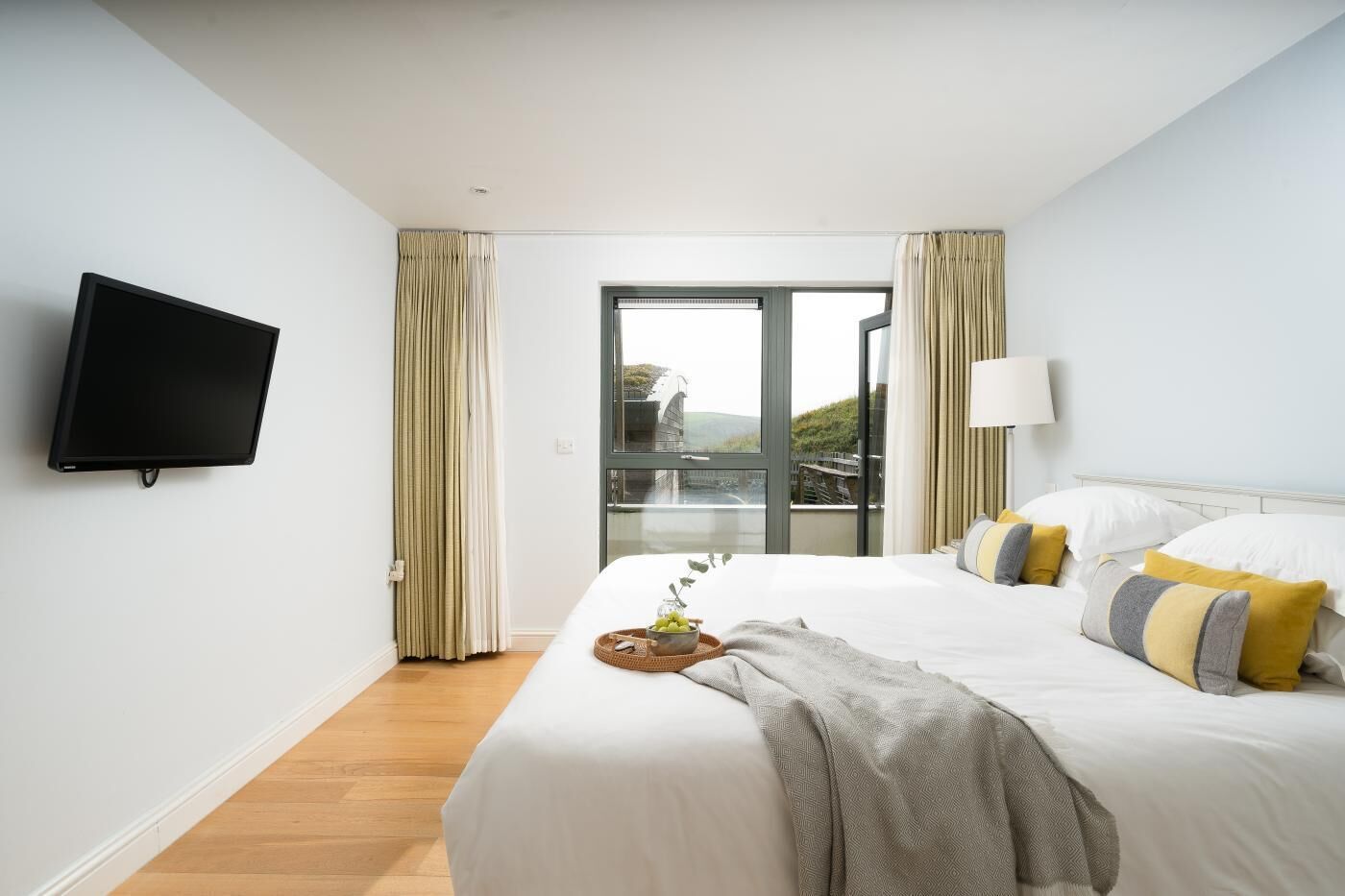 Bügeleisen/Bügelbrett, Reisekinderbett, kostenloses WLAN, Bettwäsche