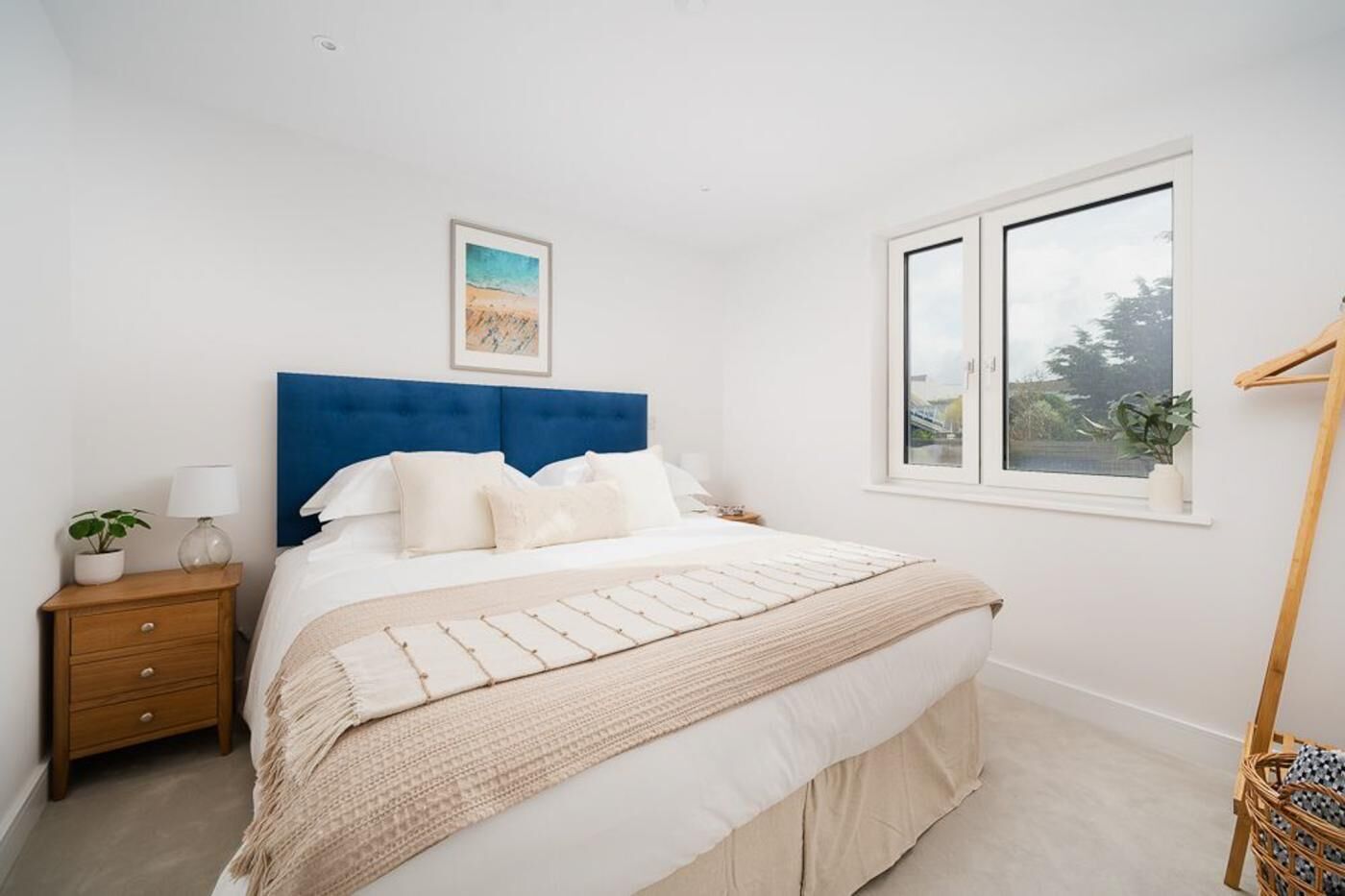 Iron/ironing board, WiFi (free), bed sheets