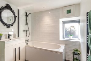 Bathroom - 2 Bed in Bellingham (oc-h45426) (Bellingham)