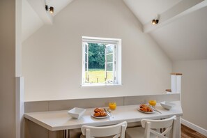 Dining - 1 Bed in Bournheath (oc-h45428) (Catshill)