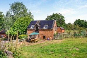 Exterior - 1 Bed in Bournheath (oc-h45428) (Catshill)