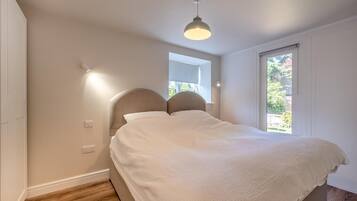 Iron/ironing board, travel cot, free WiFi, bed sheets