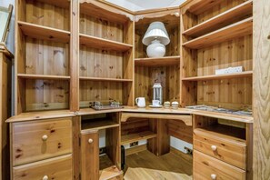 A wooden room with built-in shelves, a desk, and a lamp. - 6 Bed in West Wickham (oc-w45418) (Horseheath)