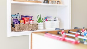 A shelf with snacks, a plant, and a basket of cards. - 1 Bed in Combe (oc-g45502) (Combe)