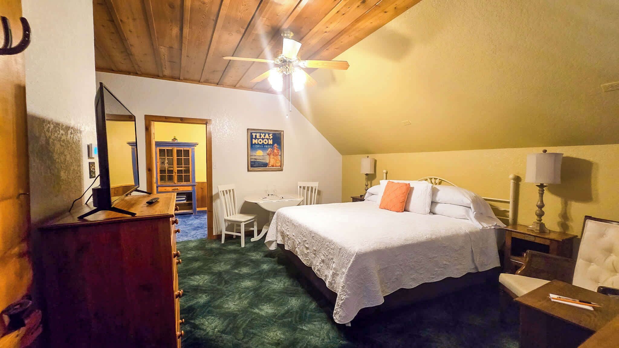3 bedrooms, individually decorated, individually furnished