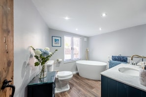 Bathroom - 2 Bed in Bexhill-on-Sea (oc-c45412) (Bexhill-on-Sea)