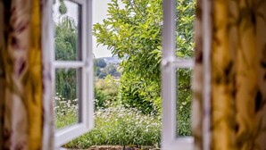 A window with a view of a lush garden and a tree. - 1 Bed in Cradley (oc-c45724) (Cradley and Storridge)