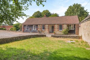 A two-story building with a tiled roof, a front porch, and a small garden area. - 3 Bed in Marnhull (oc-o45408) (Marnhull)