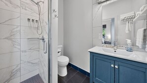 Bathroom - 6BR White House Retreat - 5-Min Walk To Stadium (Ann Arbor)