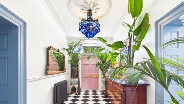 A hallway with a checkered floor, a pink door, and a blue chandelier. - 4 Bed in Marple (oc-45774) (Marple)