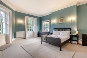 A bedroom with a bed, bedside tables, a dresser, and a radiator. - 6 Bed in West Malling (oc-n45282) (Kings Hill)