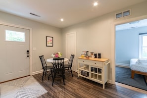 Dining - Stylish 4BR in Burns Park near Michigan Stadium (Ann Arbor)