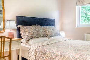 A bedroom with a bed, two bedside lamps, a chair, and a window with a view. - 1 Bed in Frampton Mansell (oc-t45435) (Frampton Mansell)