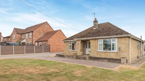 A residential property with a brick house, a smaller attached structure, and a fenced driveway. - 2 Bed in Middle Rasen (oc-c45686) (Middle Rasen)