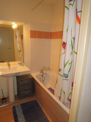 Bathroom - Charm and comfort** for a family vacation in La Bourboule (La Bourboule)
