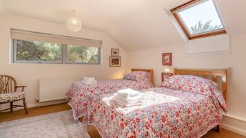 Iron/ironing board, free WiFi, bed sheets