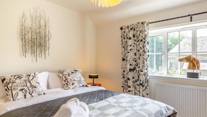 A bedroom with a bed, a window with a view, a lamp, and a decorative head sculpture. - 3 Bed in Rock (oc-r45594) (Rock)