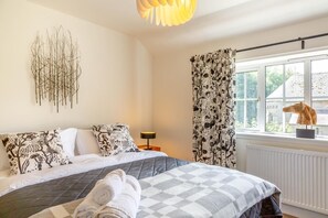 A bedroom with a bed, a window with a view, a lamp, and a decorative head sculpture. - 3 Bed in Rock (oc-r45594) (Rock)