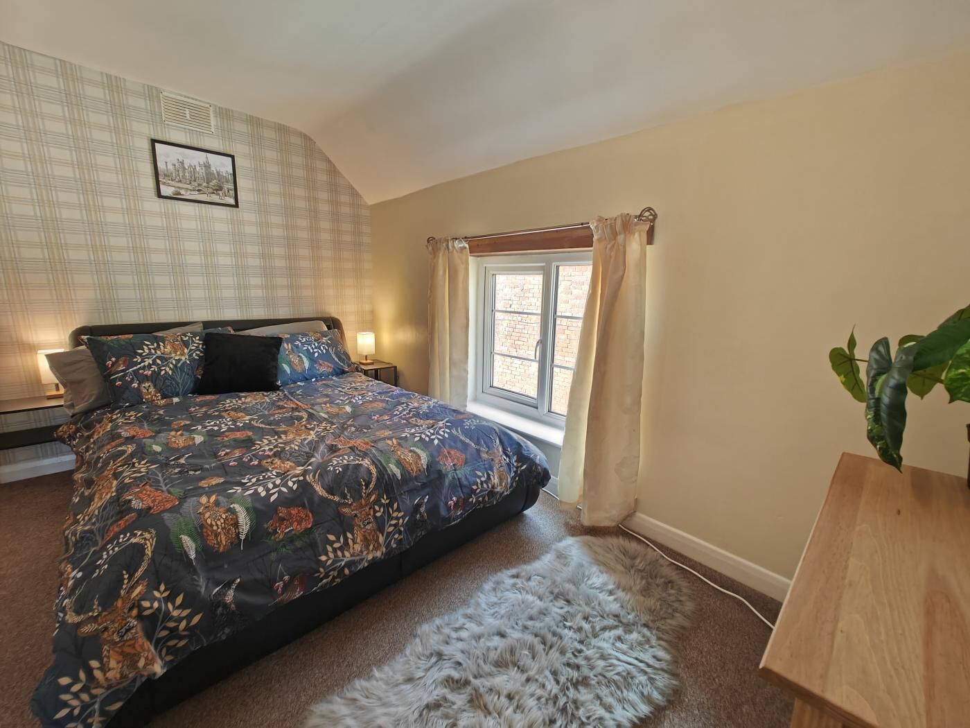Iron/ironing board, WiFi (free), bed sheets