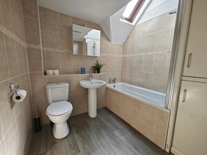 Bathroom - 2 Bed in Ashbourne (oc-b45890) (Ashbourne)