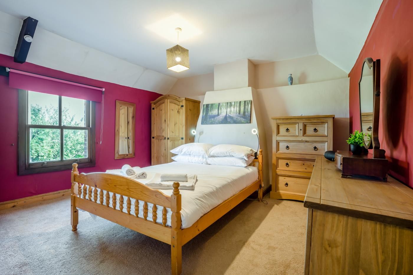 Iron/ironing board, free WiFi, bed sheets