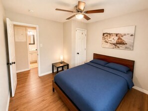 Room - Lovely 2-bedroom apartment with AC in peaceful Arlington (Arlington)