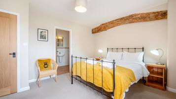 Iron/ironing board, travel cot, free WiFi, bed sheets