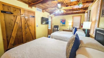 Condo, Multiple Beds, Kitchen, Garden View (Shiner Suite)