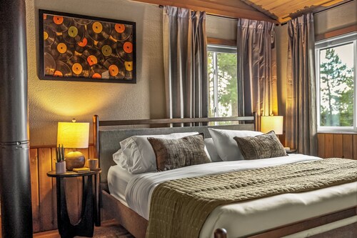 Redrocks Lounge, Lux Retreat, Hot Tub, Stargazing Dome, Mtn Views, Game Room