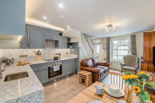 Unclassified image, 1 of 26, button - 1 Bed in Whitby (oc-s32880) (Whitby)