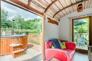 Outdoor spa tub - 1 Bed in Longhope (oc-m45889) (Longhope)
