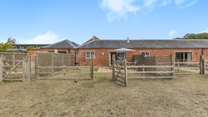 Exterior - 3 Bed in Cranmer (oc-s45787) (Cranmer)