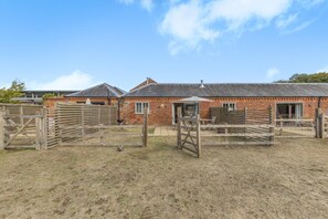 Exterior - 3 Bed in Cranmer (oc-s45787) (Cranmer)