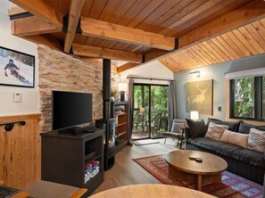 Living room area with sofa bed - Escape to Ptarmigan Village 36 (Whitefish)