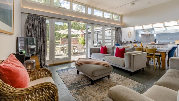 Living area - 3 Bed in Cranmer (oc-g45793) (Cranmer)