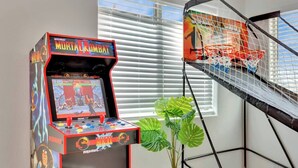 A Midway arcade machine for Mortal Kombat II, a basketball hoop, and a potted plant. - Modern 5B3B｜Near Strip｜Fiber WiFi｜TV in all Rooms (Las Vegas)