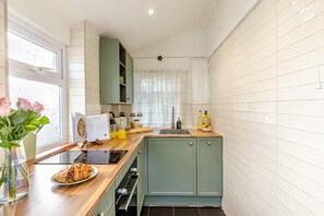Private kitchen - 2 Bed in Crow (oc-h45921) (Ringwood)