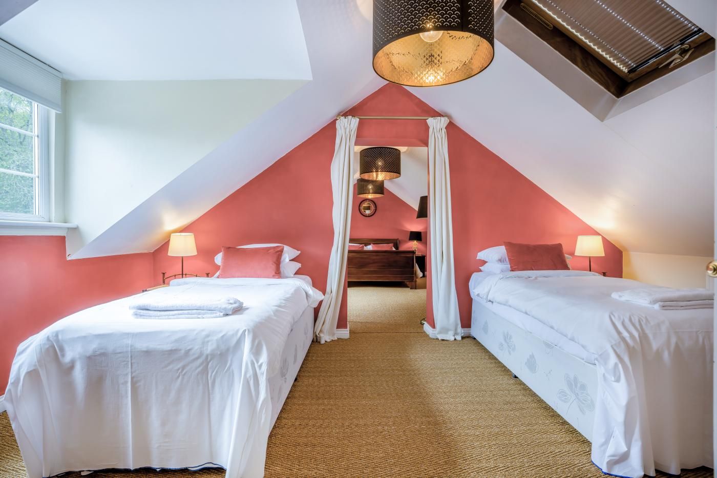 Travel crib, WiFi (free), bed sheets