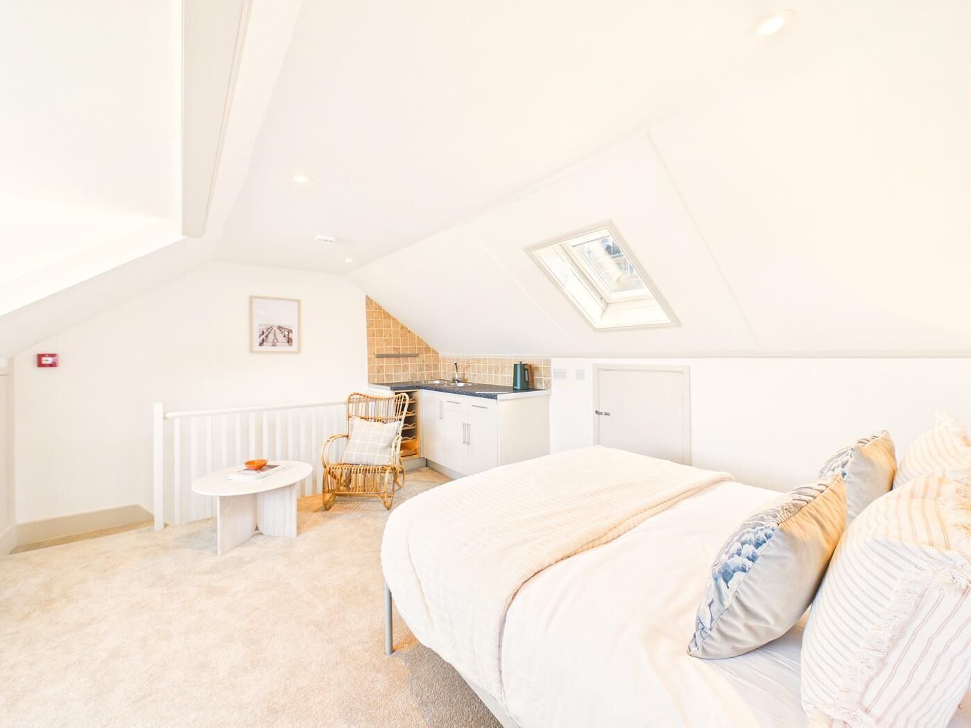 Iron/ironing board, free WiFi, bed sheets