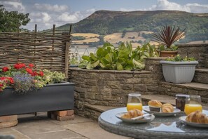 Outdoor dining - 1 Bed in Pantygelli (oc-s45943) (Pantygelli)
