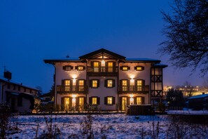 A multi-story building with a symmetrical facade, balconies, and evenly spaced windows. - "Sleeping Witch" Vacation Rental, 74 square meters (Schönau am Königssee)