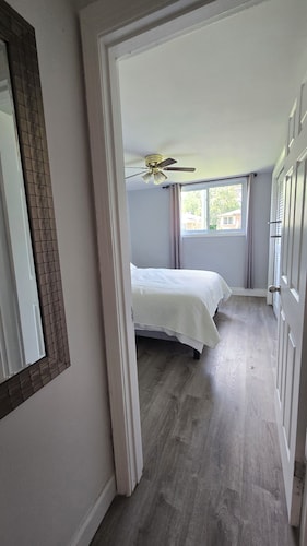 Modern comfort meets unique two level split suite. Family size and Pet Friendly