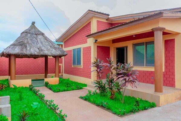 Unclassified image, 1 of 20, button - Muhira House (Cotonou)
