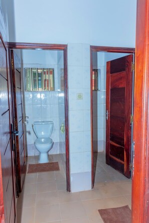 Unclassified image, 5 of 20, button - Muhira House (Cotonou)