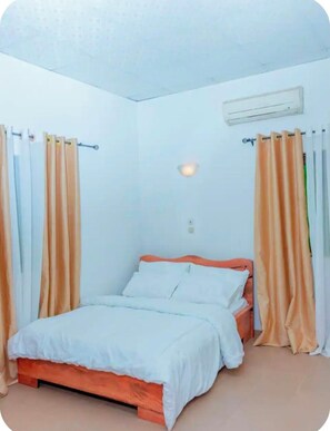 Unclassified image, 3 of 20, button - Muhira House (Cotonou)