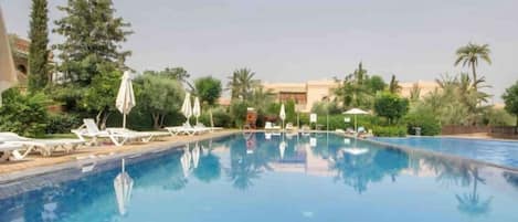 حمام سباحة