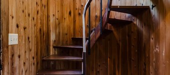 2BR + Loft Space | 5 Min to Autzen & River
