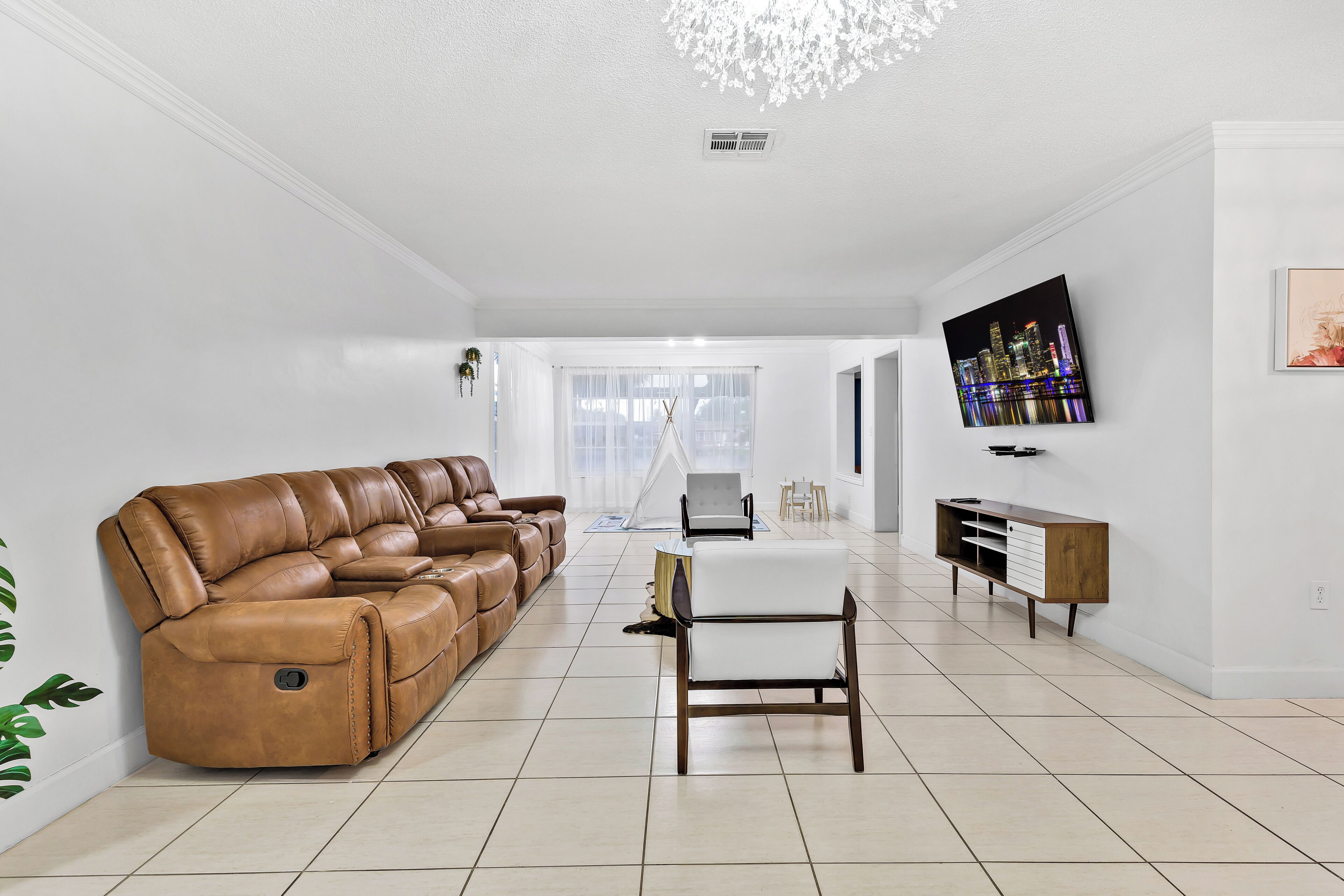Large 3-bedroom House Lake View Pembroke Pines, Miami - Pembroke Pines, FL